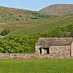 Holiday home Sandbed Cottage, Fell End A Characterful With Walks From The Door Over The Howgills *